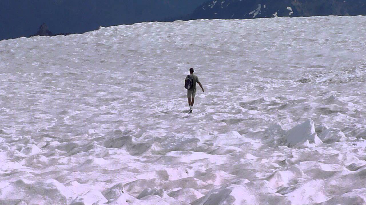 Man climbs Mt. Rainier in tennis shoes and shorts