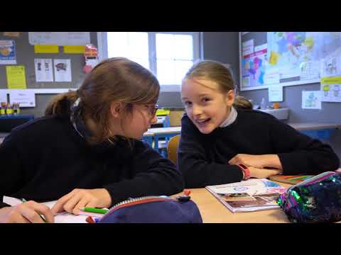 Le secret de mon institutrice - YouTube