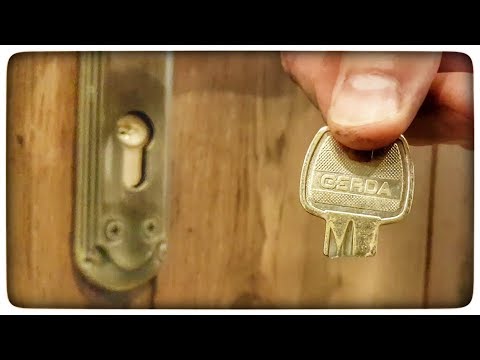 How to take out a broken key from the door lock? 2 ways
