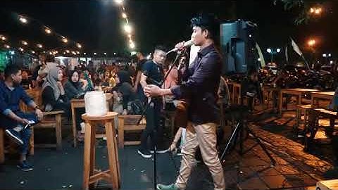 SALAM RINDU - TRI SUAKA (LIRIK) LIVE AKUSTIK BY TRI SUAKA - PENDOPO LAWAS