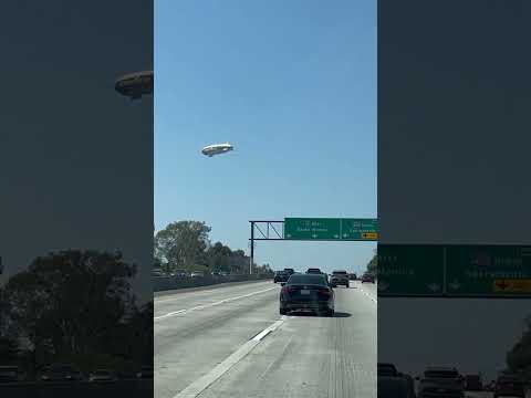 Дирижабль над Los Angeles