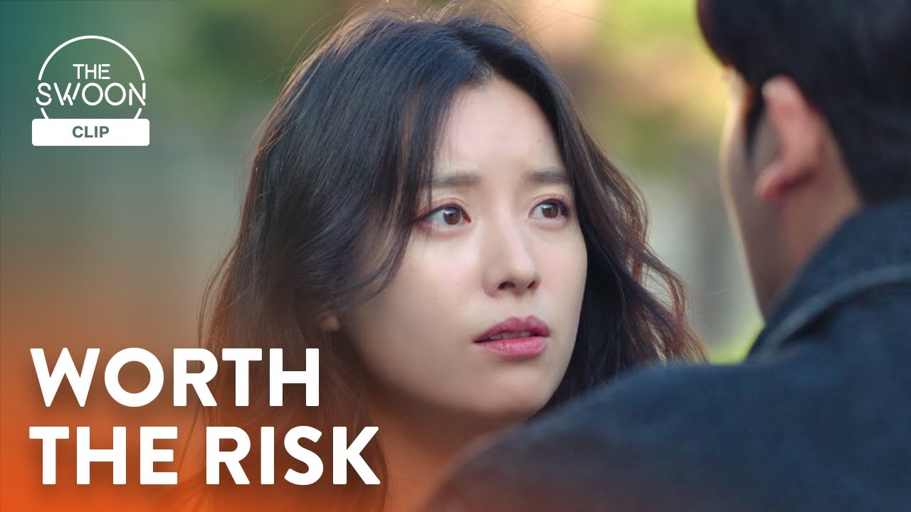 park-hyung-sik-dives-into-a-mob-of-zombies-to-save-han-hyo-joo