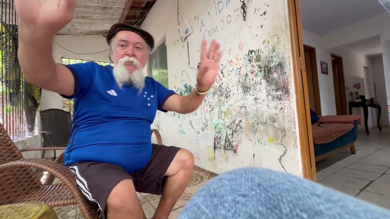 LUIZ DO SOM FOI OLHAR A VIZINHA