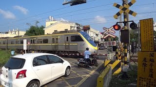 2333次與2352次區間車通過大林鎮瑞德北路平交道