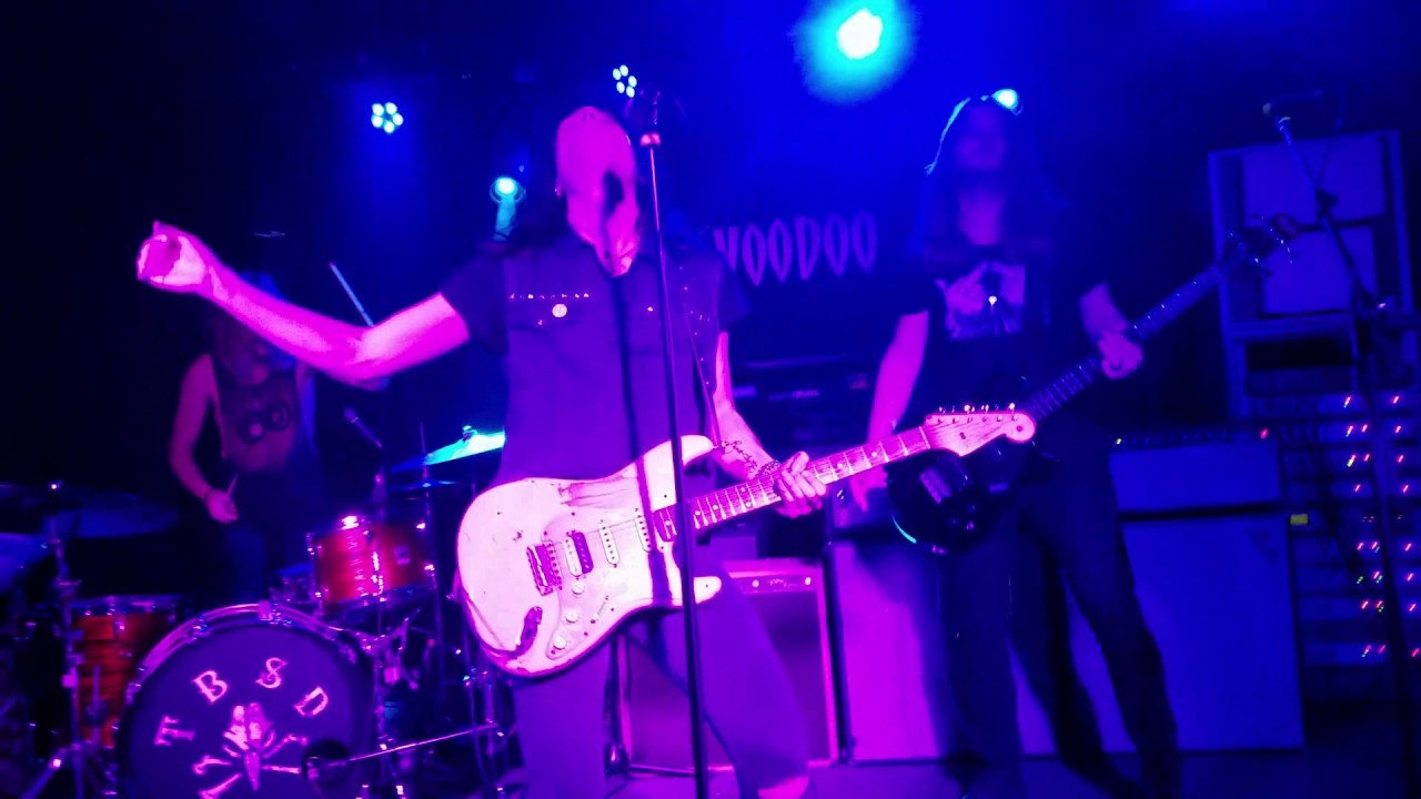 Tyler Bryant & The Shakedown - House on Fire