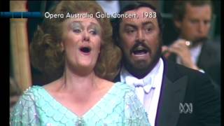 Music lovers pay tribute to Pavarotti