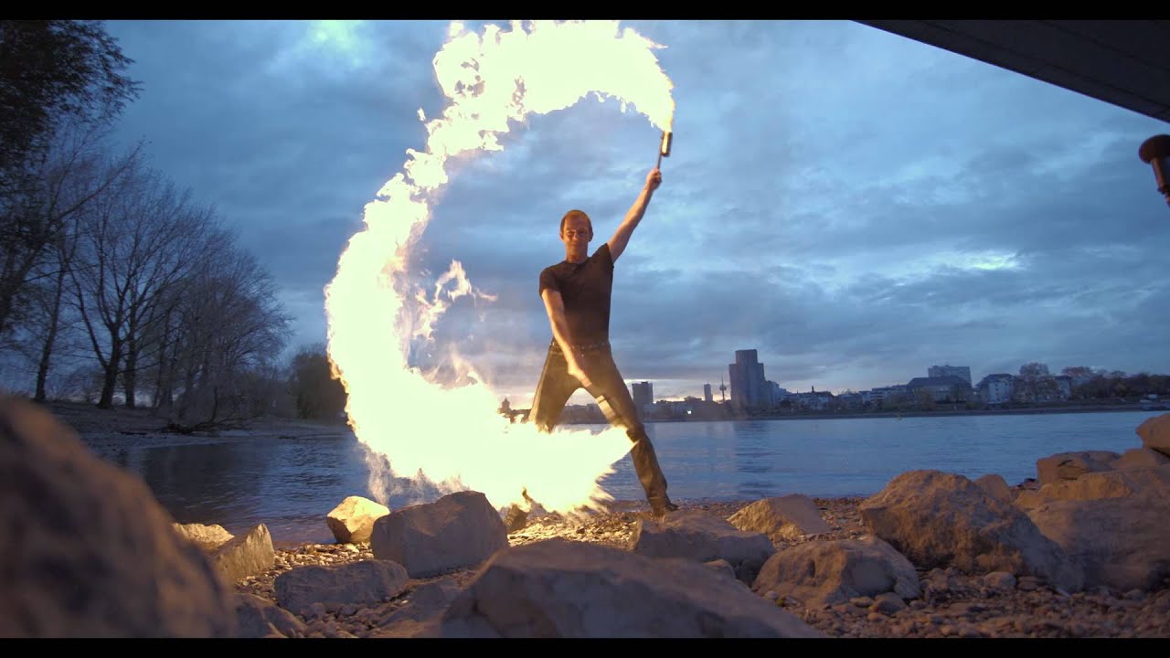 Wer Mit Dem Feuer Spielt Sprüche Feuerkünstler Köln: Der mit dem Feuer spielt - YouTube