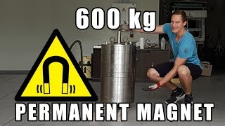 Массивный неодимовый магнит массой 600 кг (1300 фунтов) [4k]