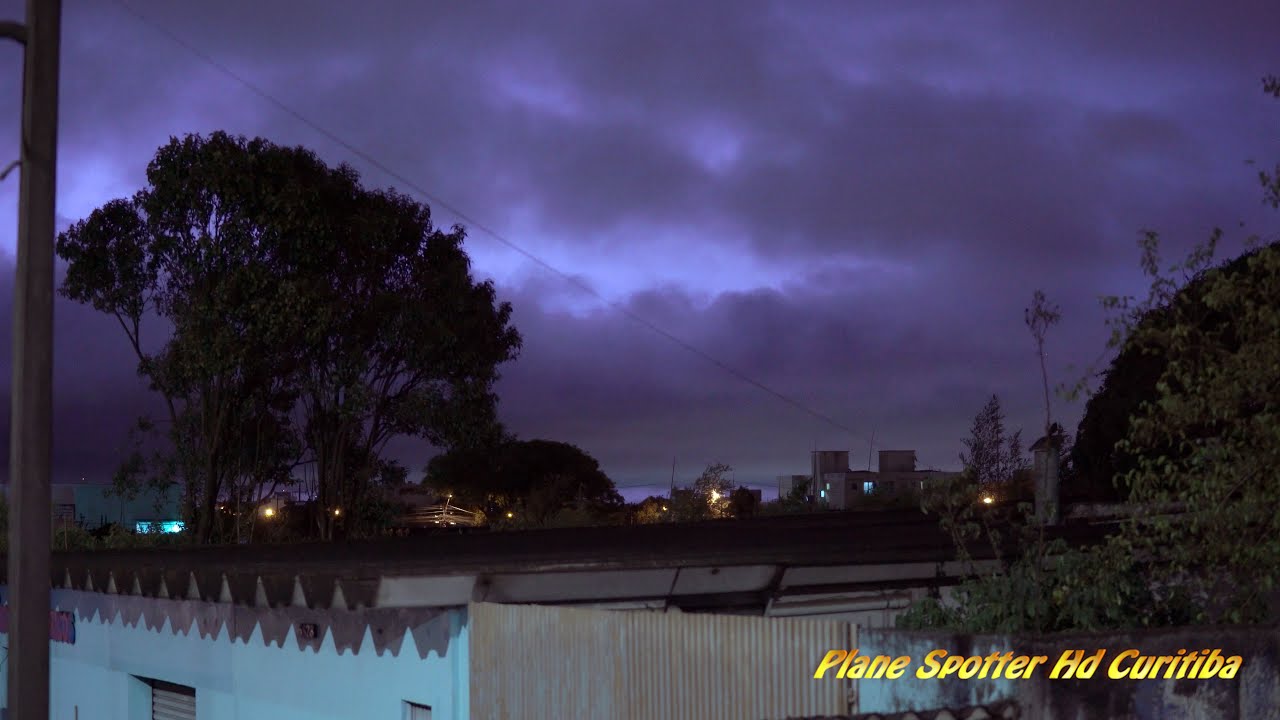 Pousos e decolagens em meio a Raios durante o início da tempestade-Aeroporto Afonso Pena (4k)
