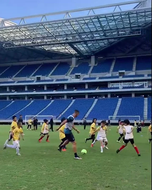 Cristiano Ronaldo is having some fun during preseason in Japan (via alnassr/IG) #shorts