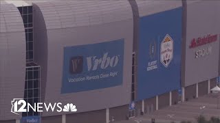 Glendale police work to make sure the Fiesta Bowl runs smoothly