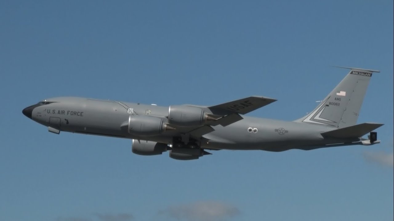 2018 New York Air Show - KC-135R Stratotanker Demonstration