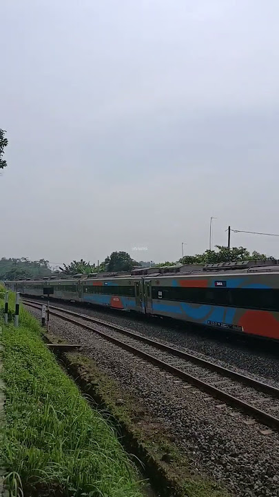 pesona ngebut nya KA taksaka  menyusul KA Argo lawu #daop5purwokerto #keretaapiindonesia
