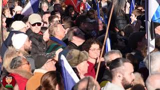 Hommage au Pr Montagnier lors de la manifestation anti pass du 12 février 2022