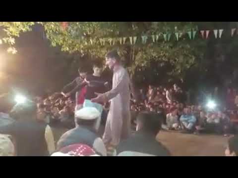 Gilgiti boy singing ma tari baho ma ki jula ma pali babul