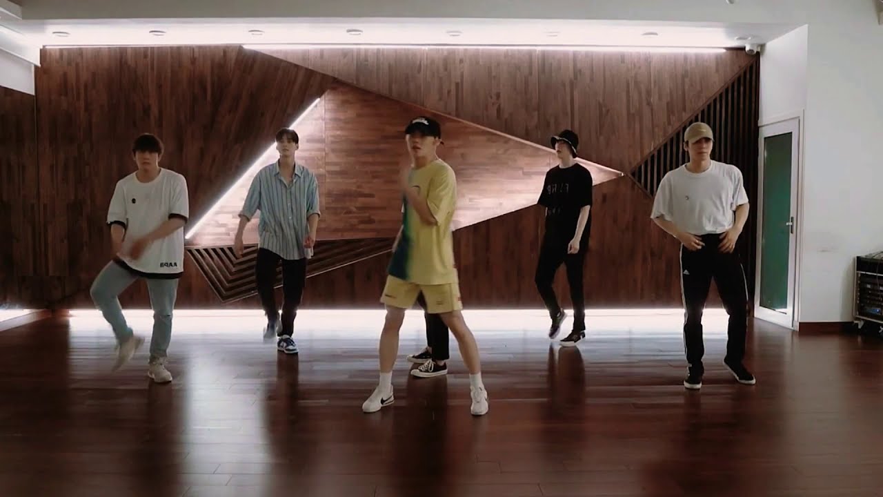 ASTRO BLUE FLAME DANCE PRACTICE MIRROR