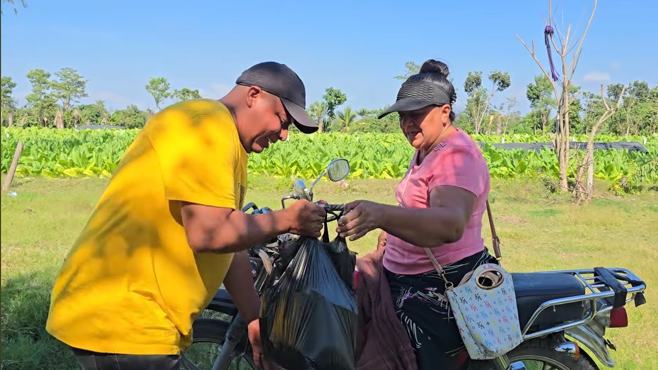 Mi Suegra Nos Llego A Dejar Almuerzo Hasta Las Trochas 😱