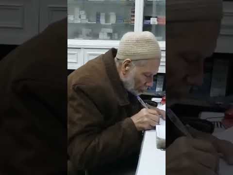 الشيخ الدكتور المحرر عالم القراءات علي محمد توفيق النحاس في ذمة الله اللهم شفع فيه القرءان 