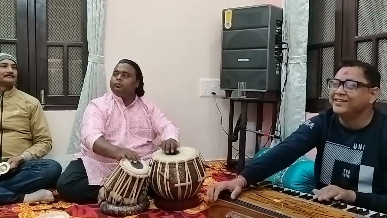 कुमाऊनी बैठकी होली। गायन श्री हेमंत पंत जी एवं तबले पर संगत दी है उस्ताद श्री अभिषेक तिवारी जी। 🎼🎵🎶🎹