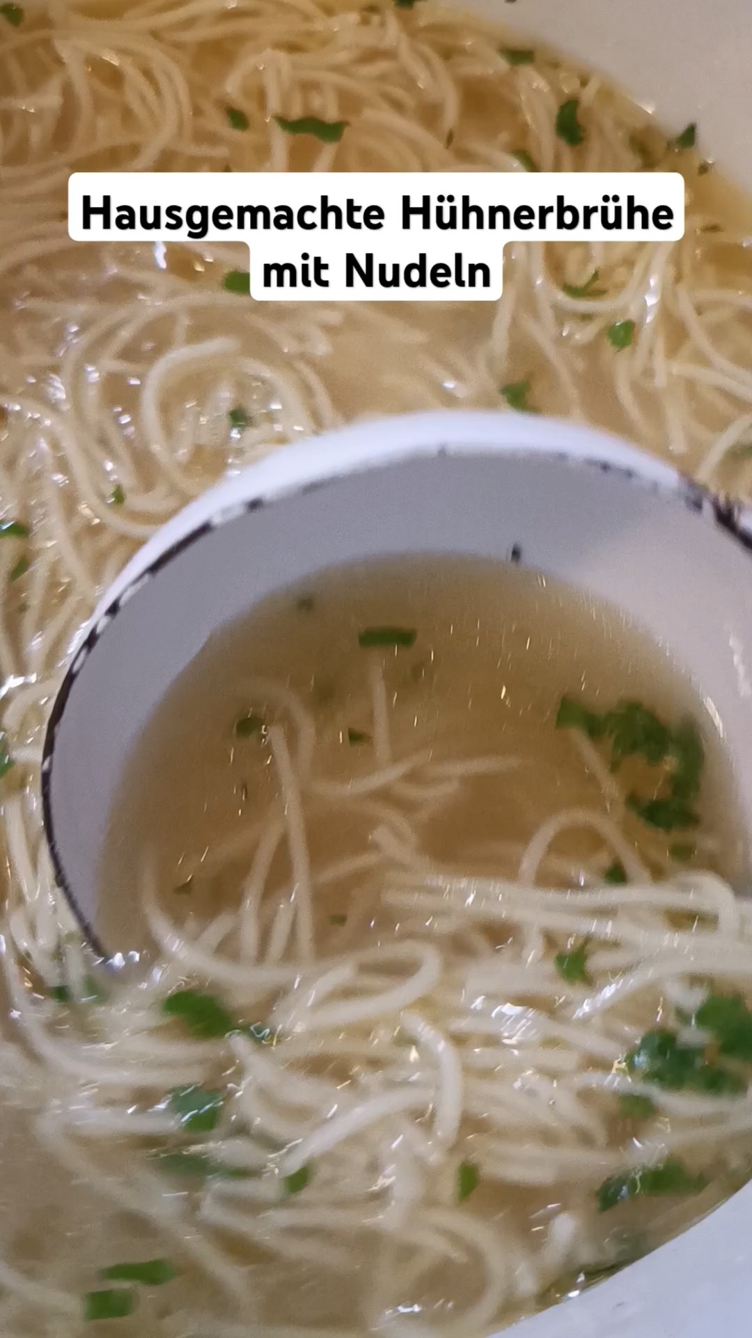 Hausgemachte Hühnerbrühe mit Nudeln 😋 #shorts #food #soup - YouTube
