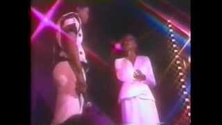 Video thumbnail of "Whitney Houston &.Jermaine Jackson - Nobody Loves Me Like You Do 1984"