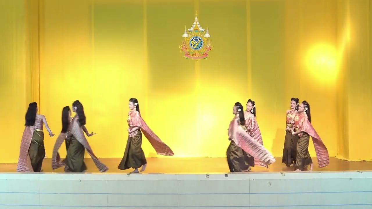 การแสดงรำถวายพระพร พระบาทสมเด็จพระวชิรเกล้าเจ้าอยู่หัว โดยโรงเรียนมัธยมนครรังสิต