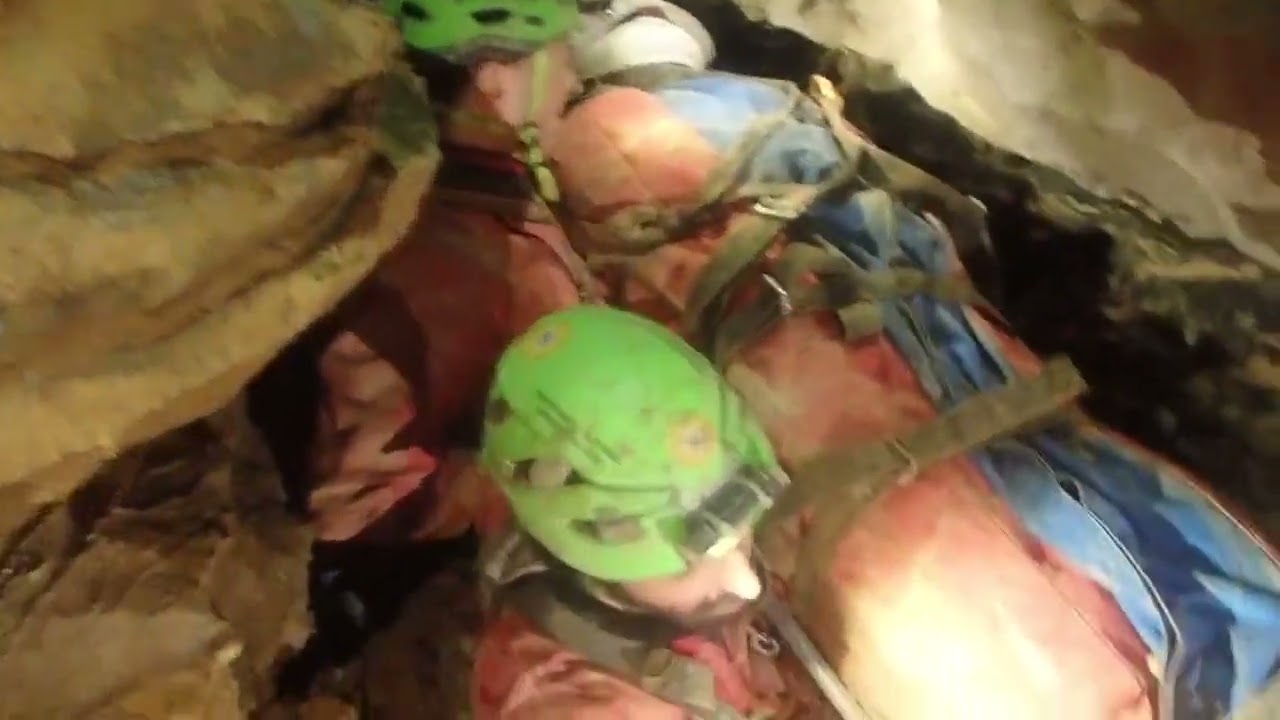 Speleologa intrappolata nella grotta di Bueno Fonteno, ecco il video del recupero