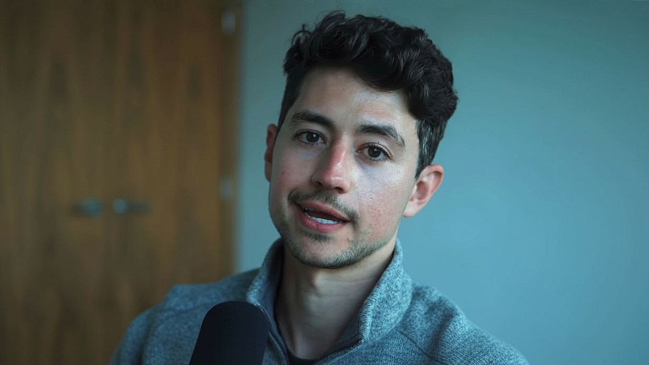 3 simple AI *monthly* offers to sell as a beginner