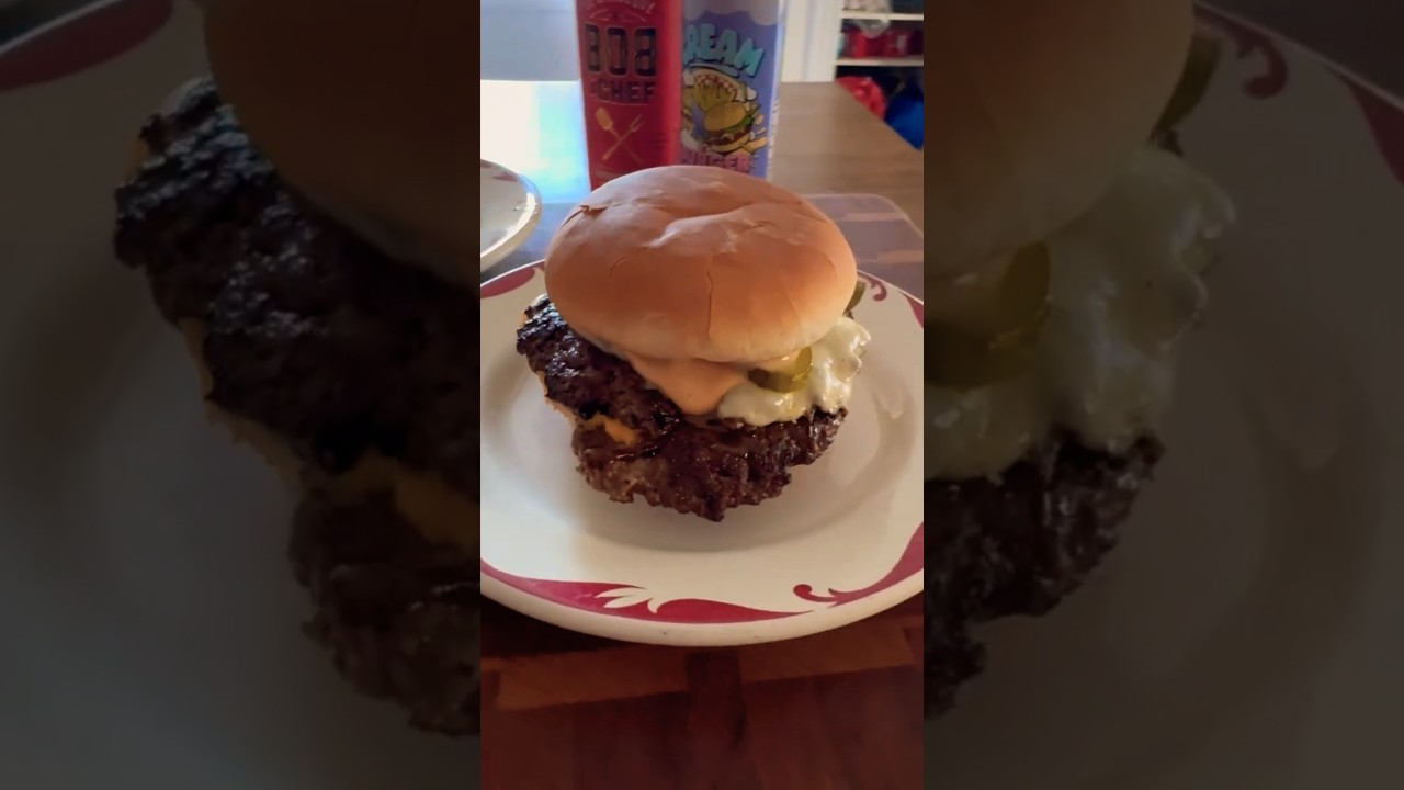 Double smash burger comme au casse-croûte #food #chef #recette #recettefacile