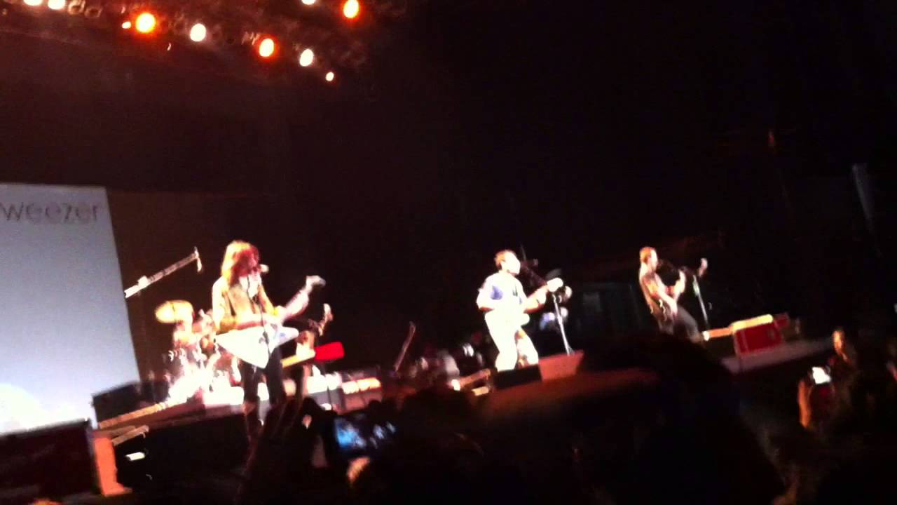 Weezer Surf Wax America (Jakarta 2013) YouTube