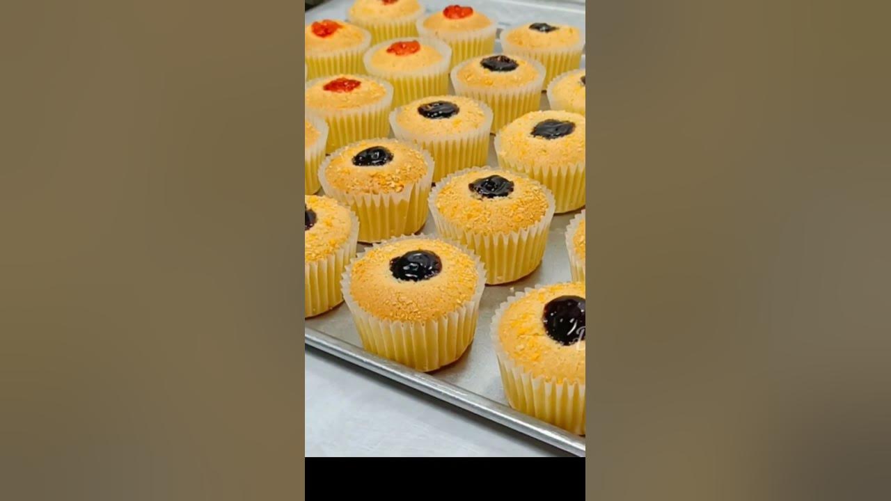 CUPCAKE DENGAN ISIAN BLUEBERRY DAN STRAWBERRY ENAK BANGET CUPCAKE DENGAN ISIAN BLUEBERRY DAN STRAWBERRY ENAK BANGET