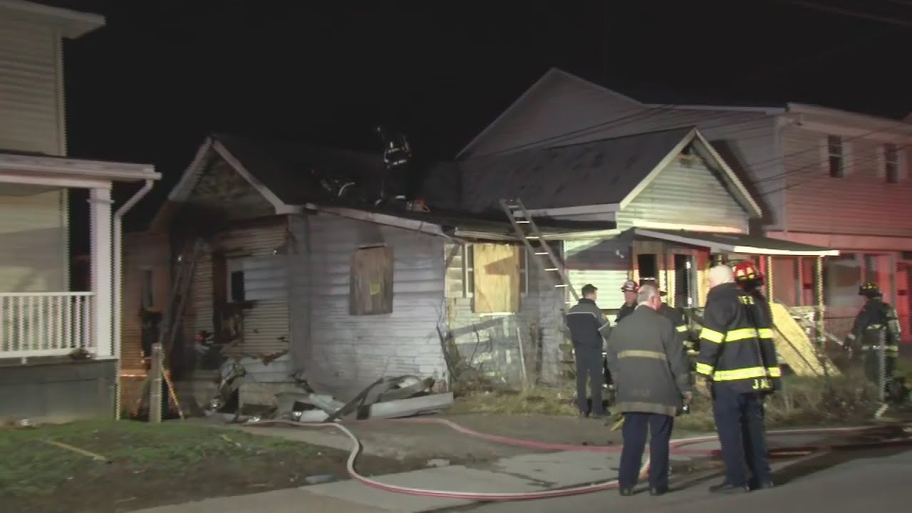 Charleston Fire Crews Battle Flames in the West Side - YouTube