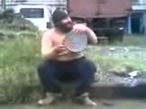 სერგია უკრავს