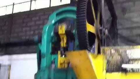 Máy ép nắp bồn