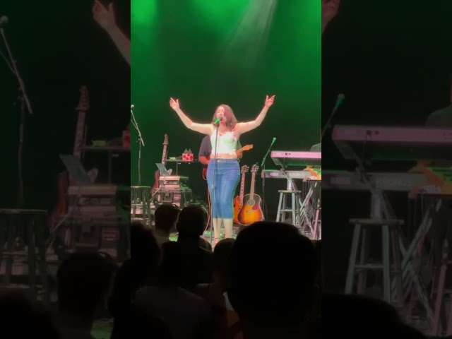 apple tree live from st. clair 🎠🎡🧚‍♀️🎟️💐