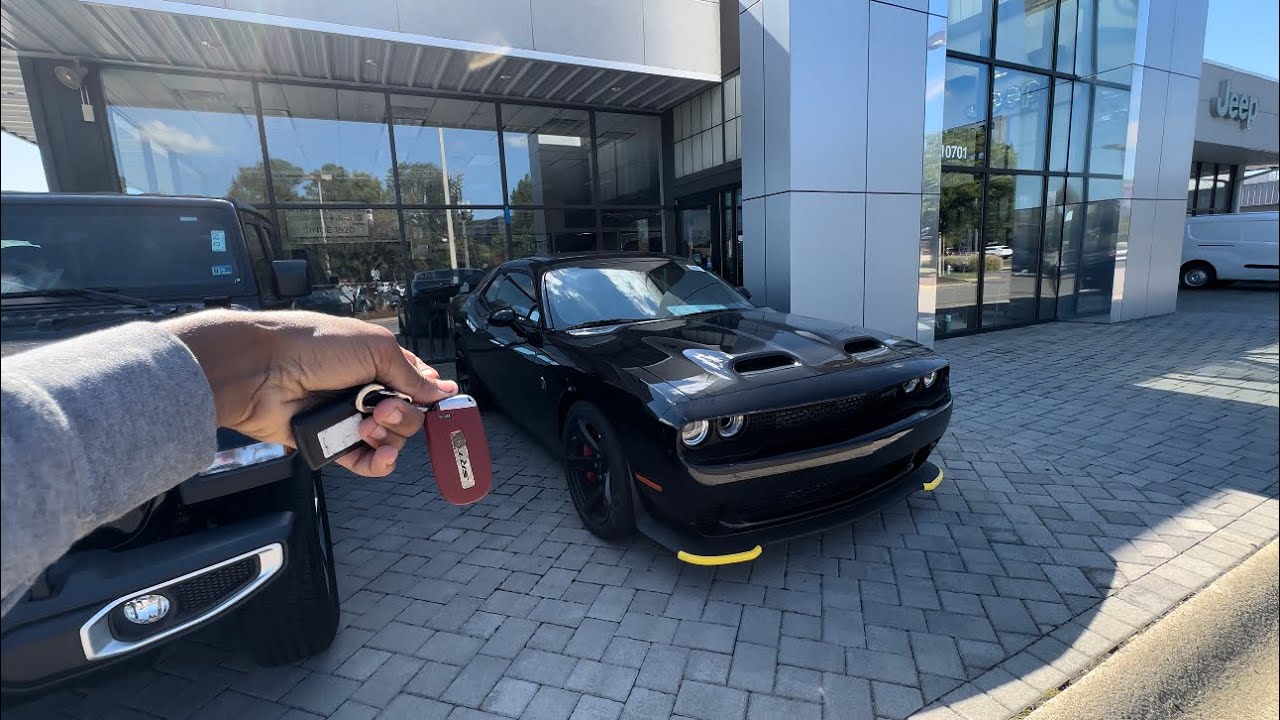 SELLING MY 900HP HELLCAT FOR A REDEYE CHALLENGER? 😳 *220*