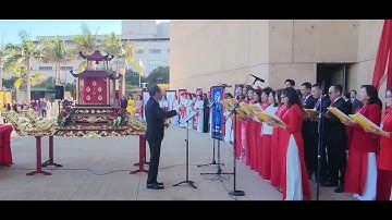 Tiếng Chuông nhà thờ bất ngờ đổ vang khi ca đoàn hát Rước Kiệu Thánh Tích Các Thánh Tử Đạo Việt Nam