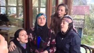 Demet Akbağ ve Çamlıhemşin kadınları \