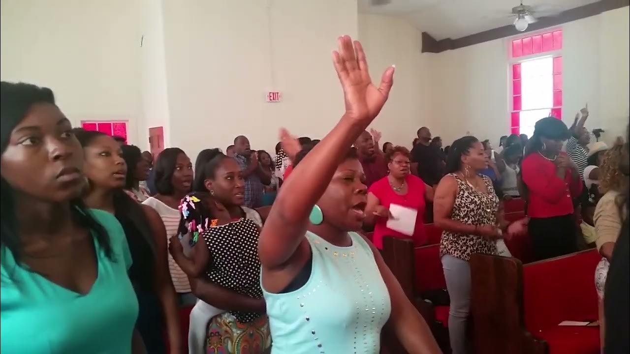 Pastor Shawn Jones singing "He's everything to me" Powerful YouTube