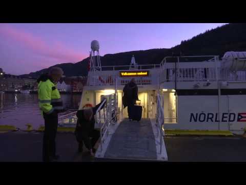 En dag på MS Frøya - video from Norled
