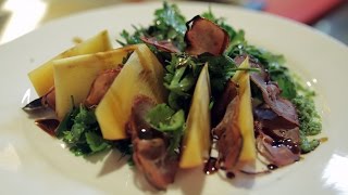 Салат из хурмы с бастурмой Салат из хурмы с бастурмой