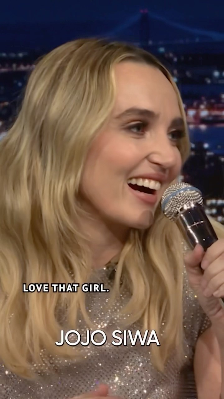 #ChloeFineman sings “Jingle Bells” while doing her famous impressions ? #FallonTonight