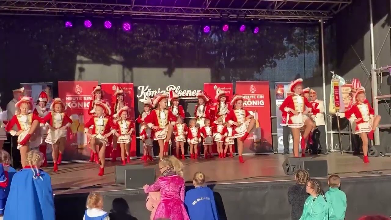 Gardetanz unserer Kindergarde am 12.11.2022 Hoppeditzerwachen Dusiburg-Stadtmitte  HDK Biwak