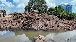 Fantastic Heavy Equipment Operator Bulldozer Push Dirt + Dump Truck Unloading Dirt