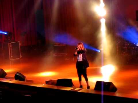 99年輔英畢業演唱會.a-lin-失戀無罪.AVI
