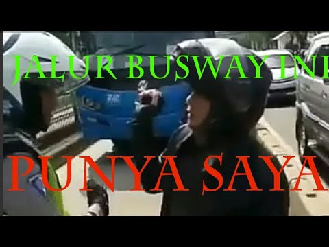 Masuk di jalur busway tapi tak terima di tilang - YouTube