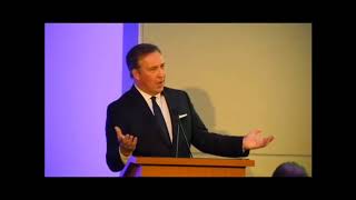 Dennis House gives speech as he accepts Silver Circle Award