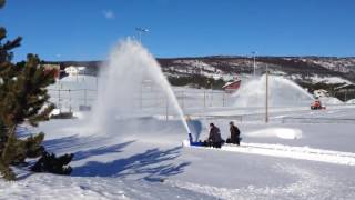 Vidéo: Fraise à Neige Yamaha YT760 YT660 EDJ 6cv 61cm à Chenilles 35 tonnes/h