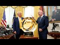 Rais Wa FIFA Ampelekea Trump Kombe Jipya La Dunia Kikosi Kazi Chaundwa Rais Wa FIFA Ampelekea Trump Kombe Jipya La Dunia Kikosi Kazi Chaundwa