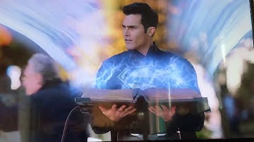 Supergirl Season 4x9 Oliver talks to the Monitor